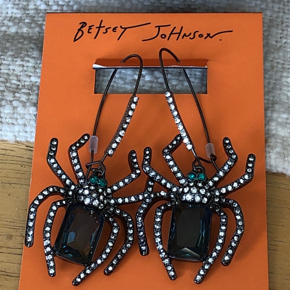 Betsey Johnson Gunmetal Tone Rich Witch Spider Drop Earrings Green Crystal NWT